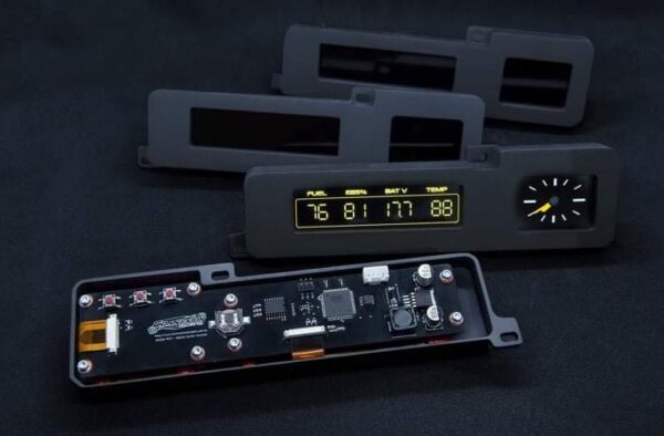 470216120_952779140085324_425506070458593949_n Replace the dated centre dash gauge cluster in your Mazda RX3 or 808 with this fully integrated, direct replacement RX3 Center Gauge Digital Display module which operates via CANBUS to display vital information as well as safety warnings on a bright, easy to read display.
